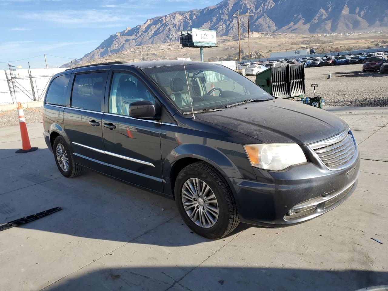 2014 Chrysler Town & Country Touring L - Фото 4