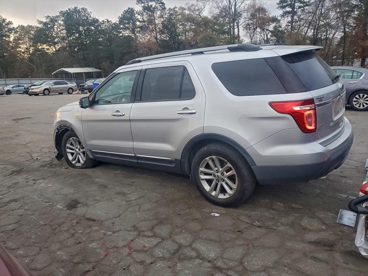 2015 Ford Explorer Xlt - Фото 2