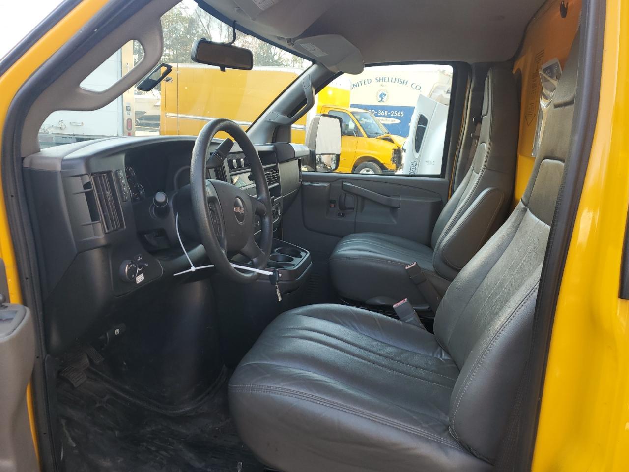 2023 GMC Savana Cutaway G3500 - Фото 7