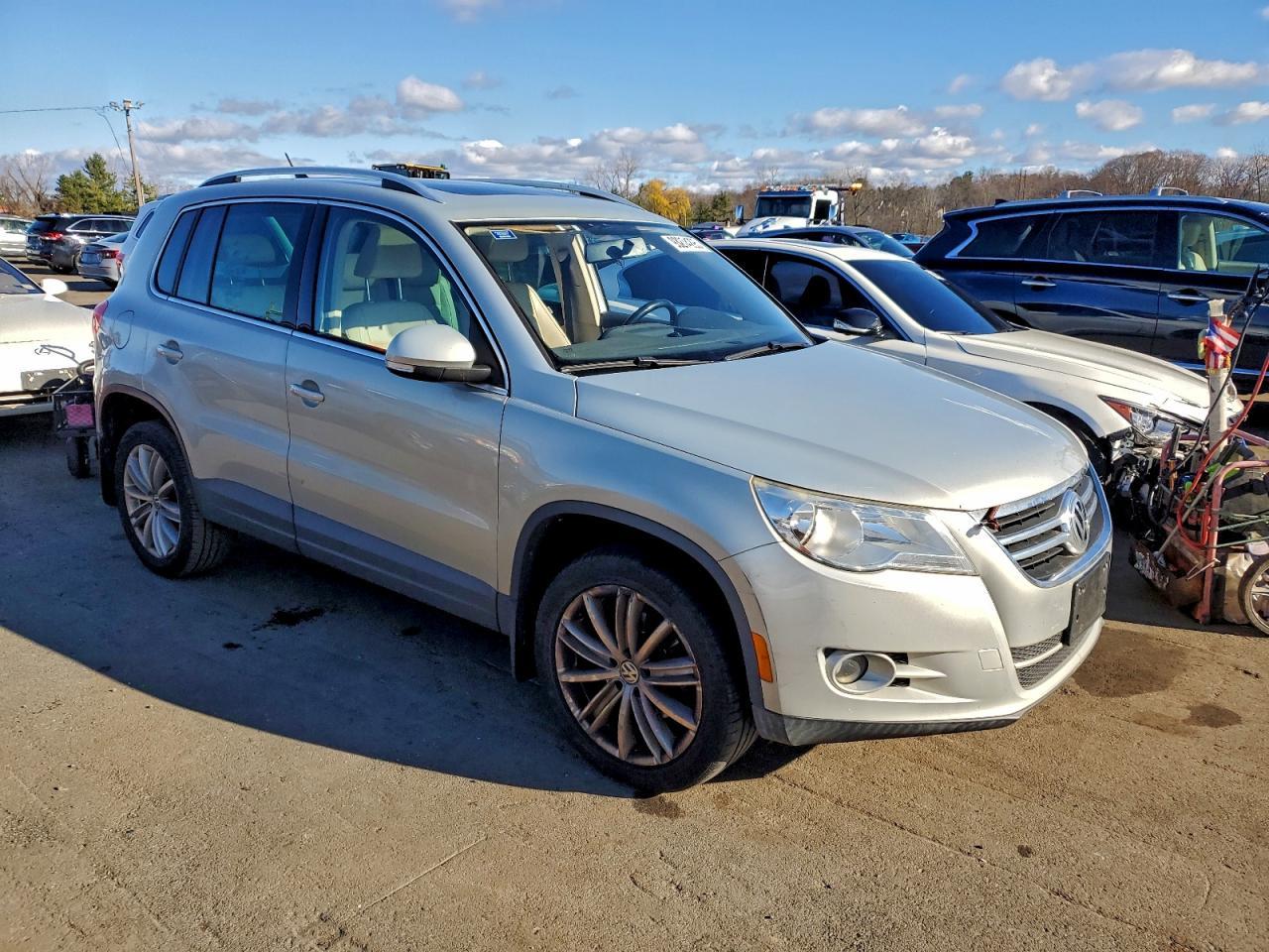 2011 Volkswagen Tiguan S - Фото 4