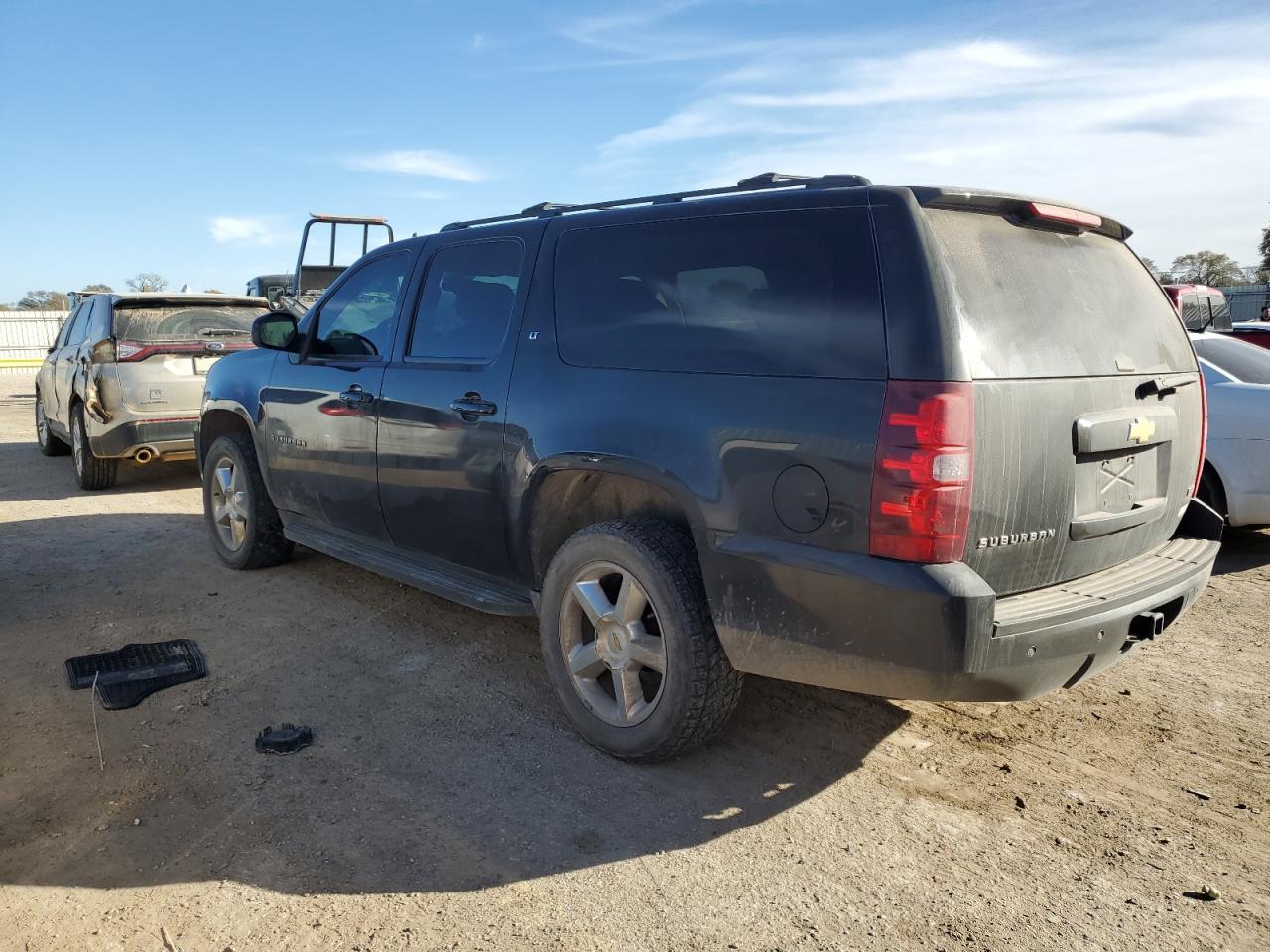 2010 Chevrolet Suburban K1500 Lt - Image 2
