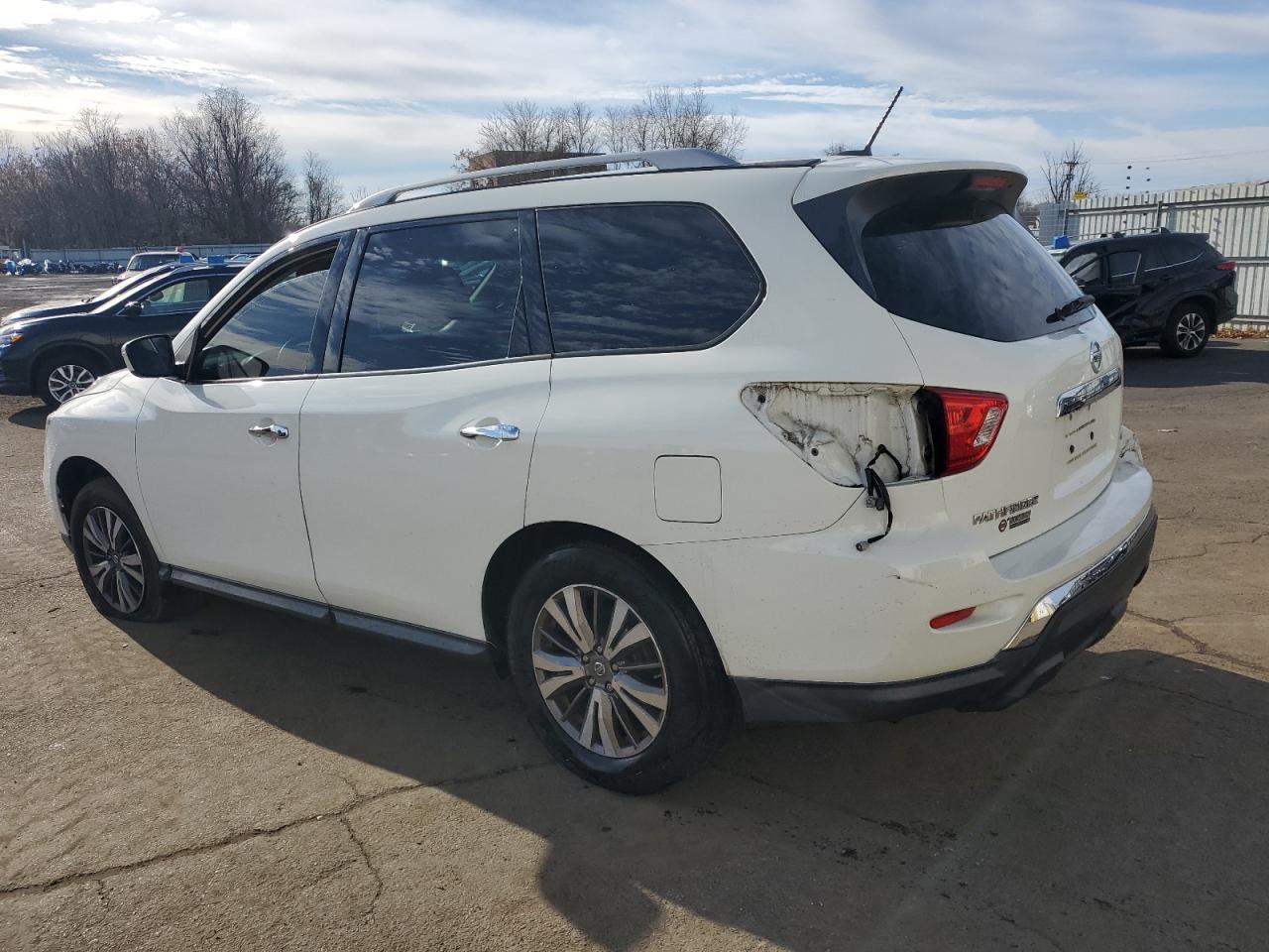 2018 Nissan Pathfinder S - Фото 2