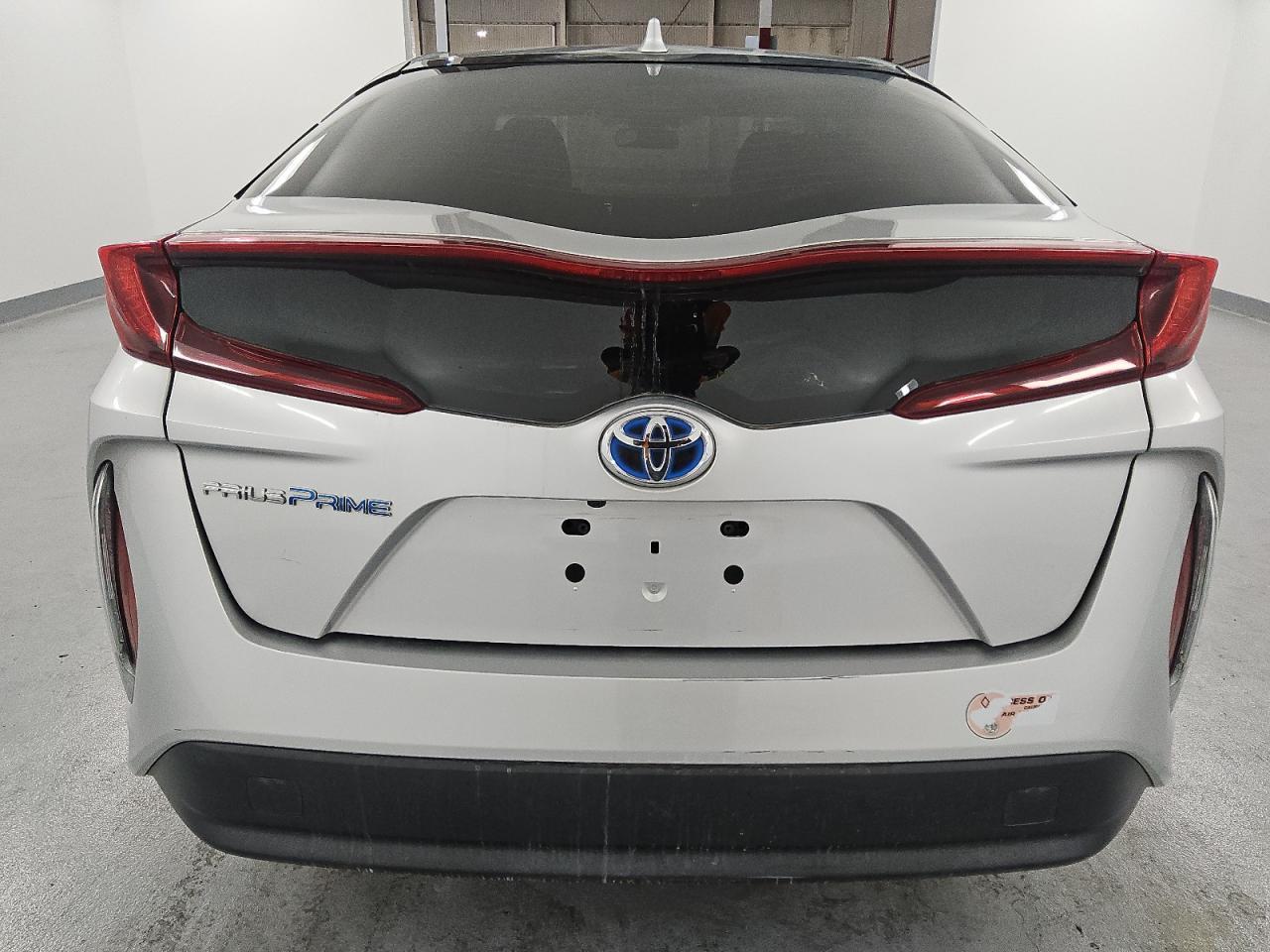 2020 Toyota Prius Prime Le - Image 6