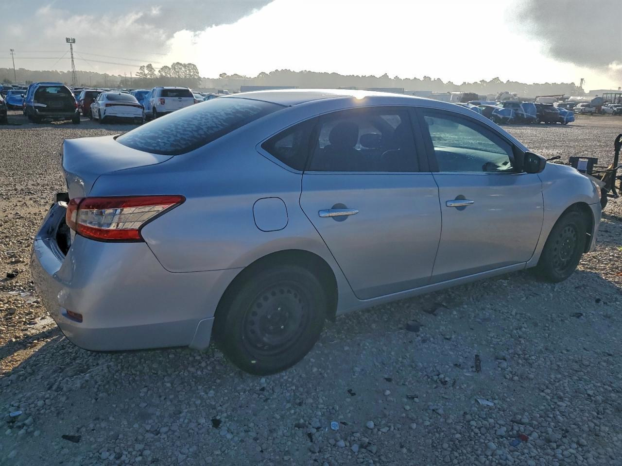 2015 Nissan Sentra S - Фото 3