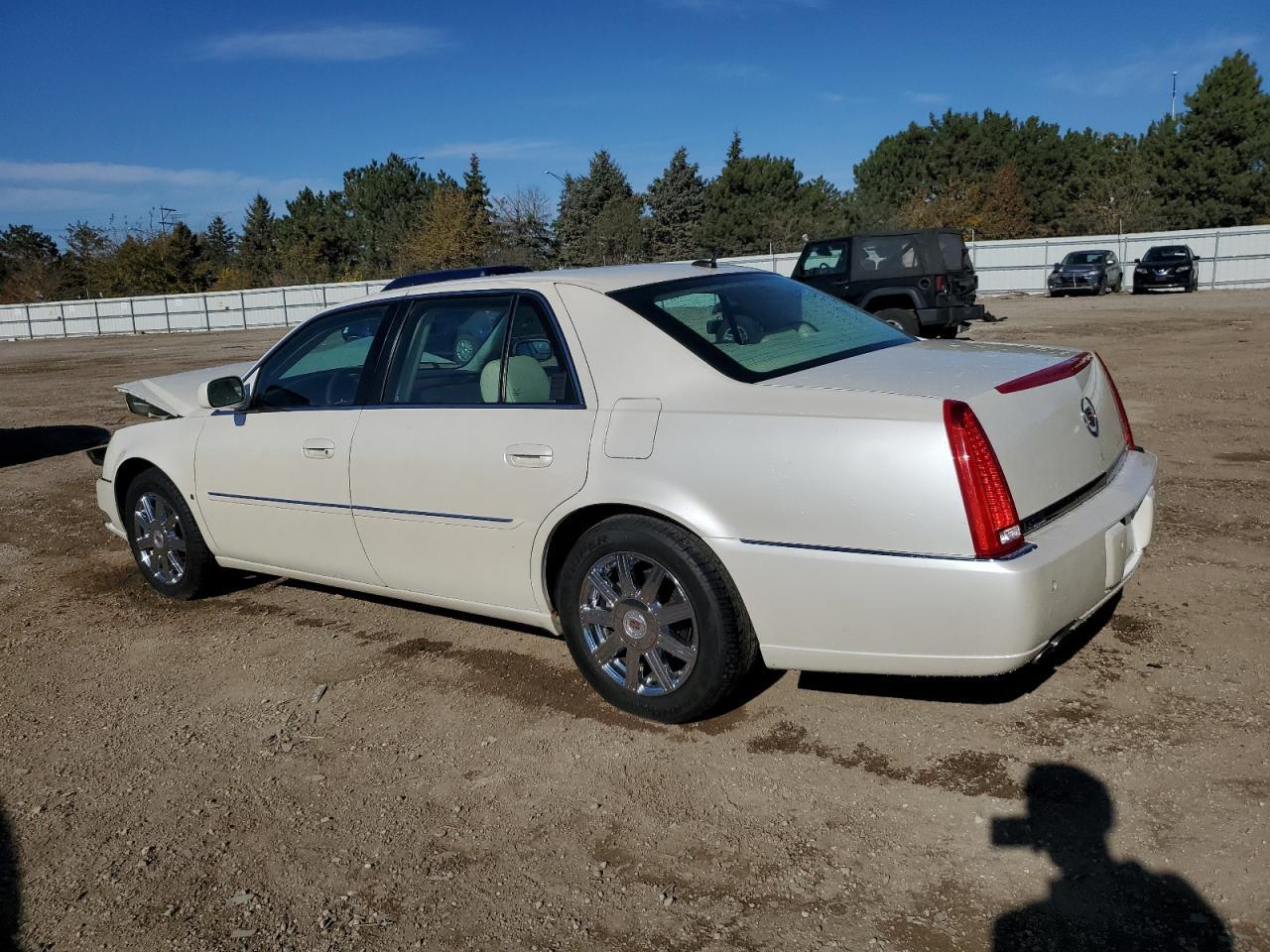 2008 Cadillac Dts - Image 2