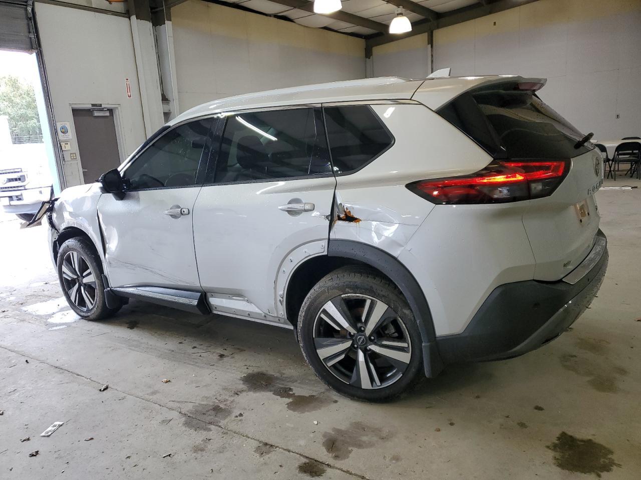 2022 Nissan Rogue Sl - Image 2