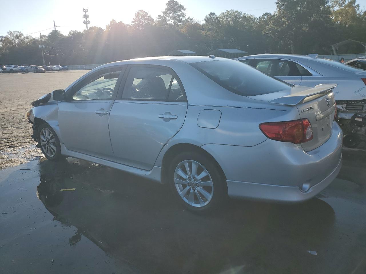 2010 Toyota Corolla Base - Фото 2