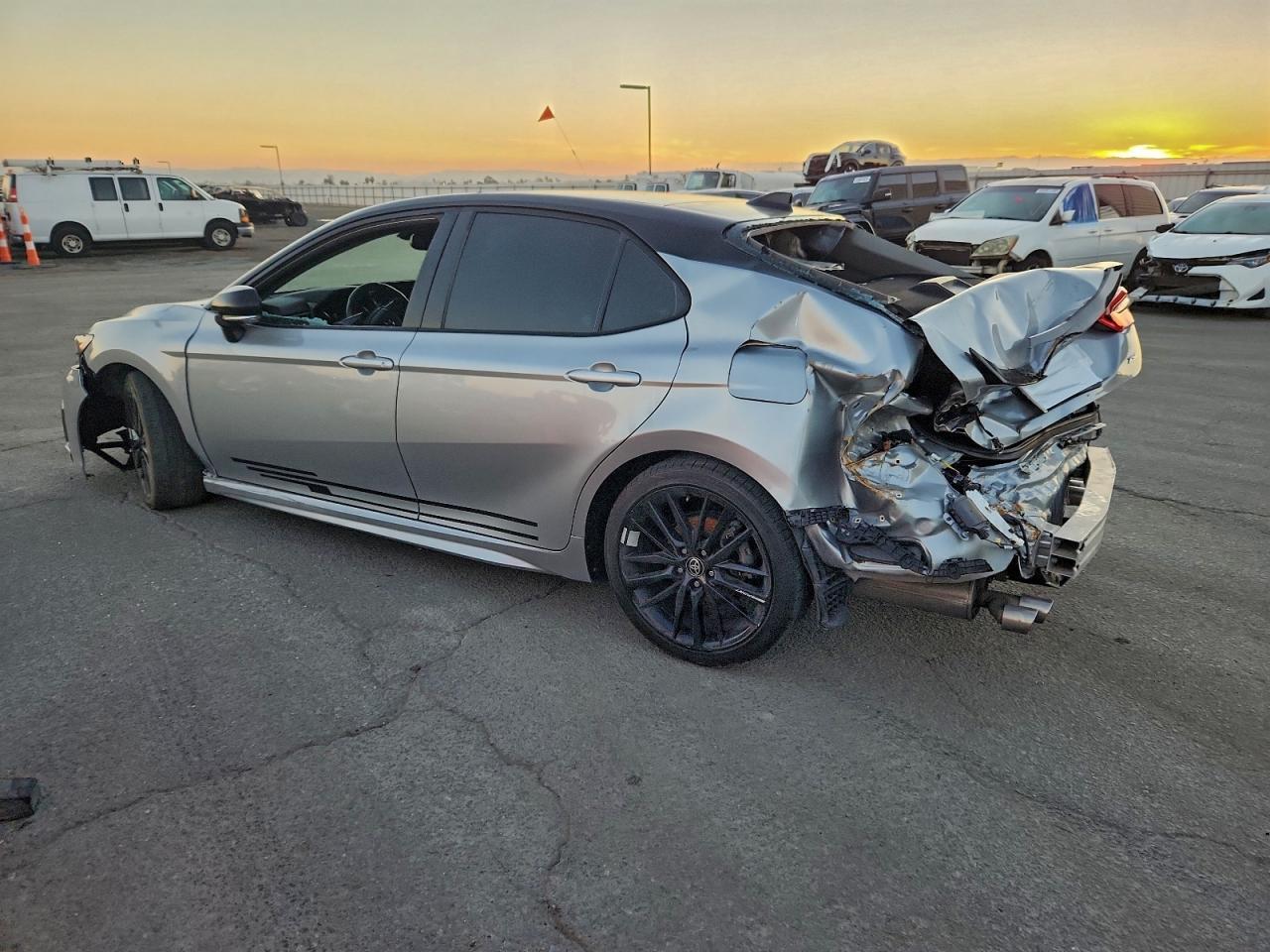 2021 Toyota Camry Xse - Фото 2