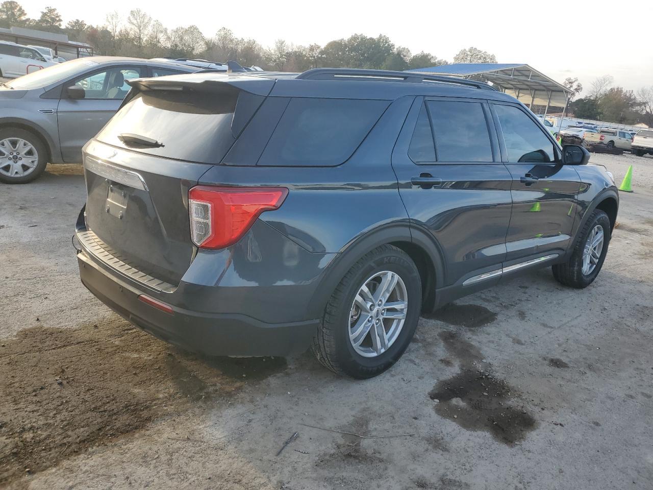 2023 Ford Explorer Xlt - Image 3