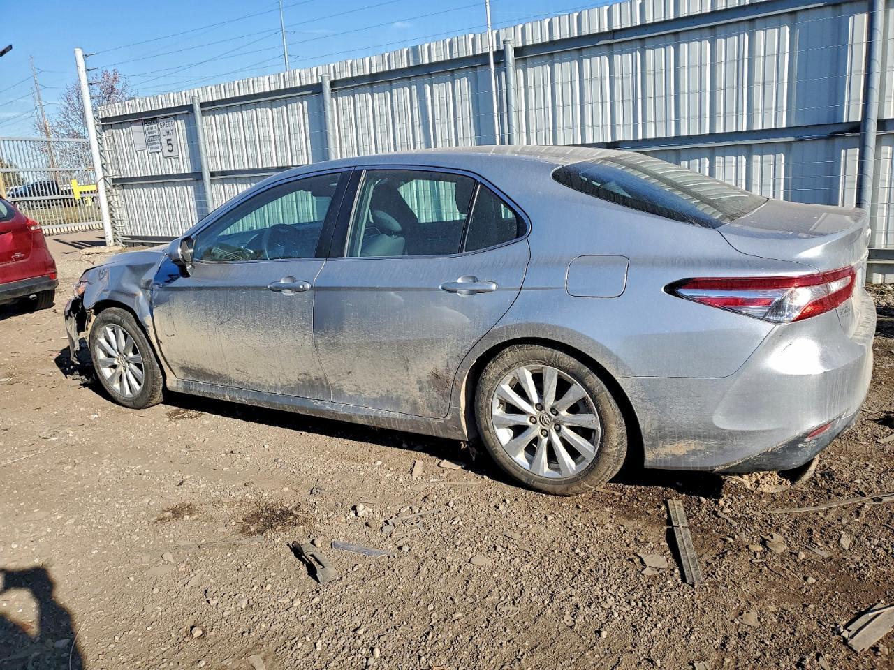 2018 Toyota Camry L - Фото 2