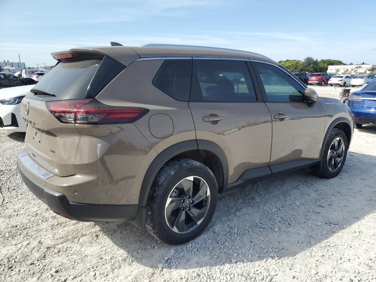 2025 Nissan Rogue Sv - Image 3