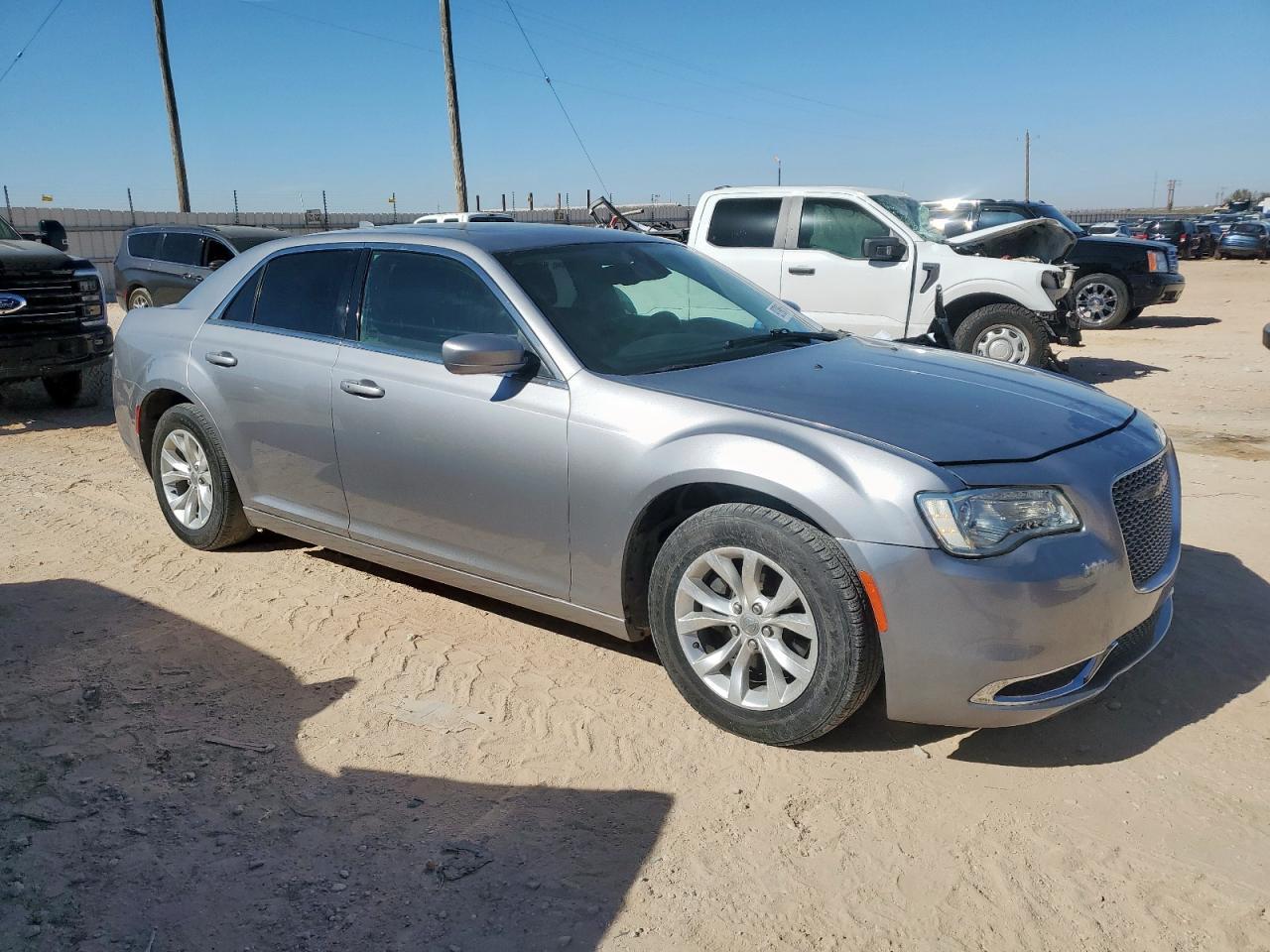 2015 Chrysler 300 Limited - Фото 4