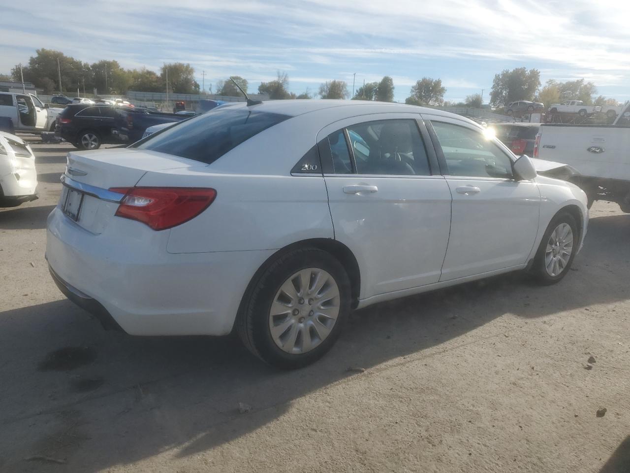 2013 Chrysler 200 Lx - Image 3