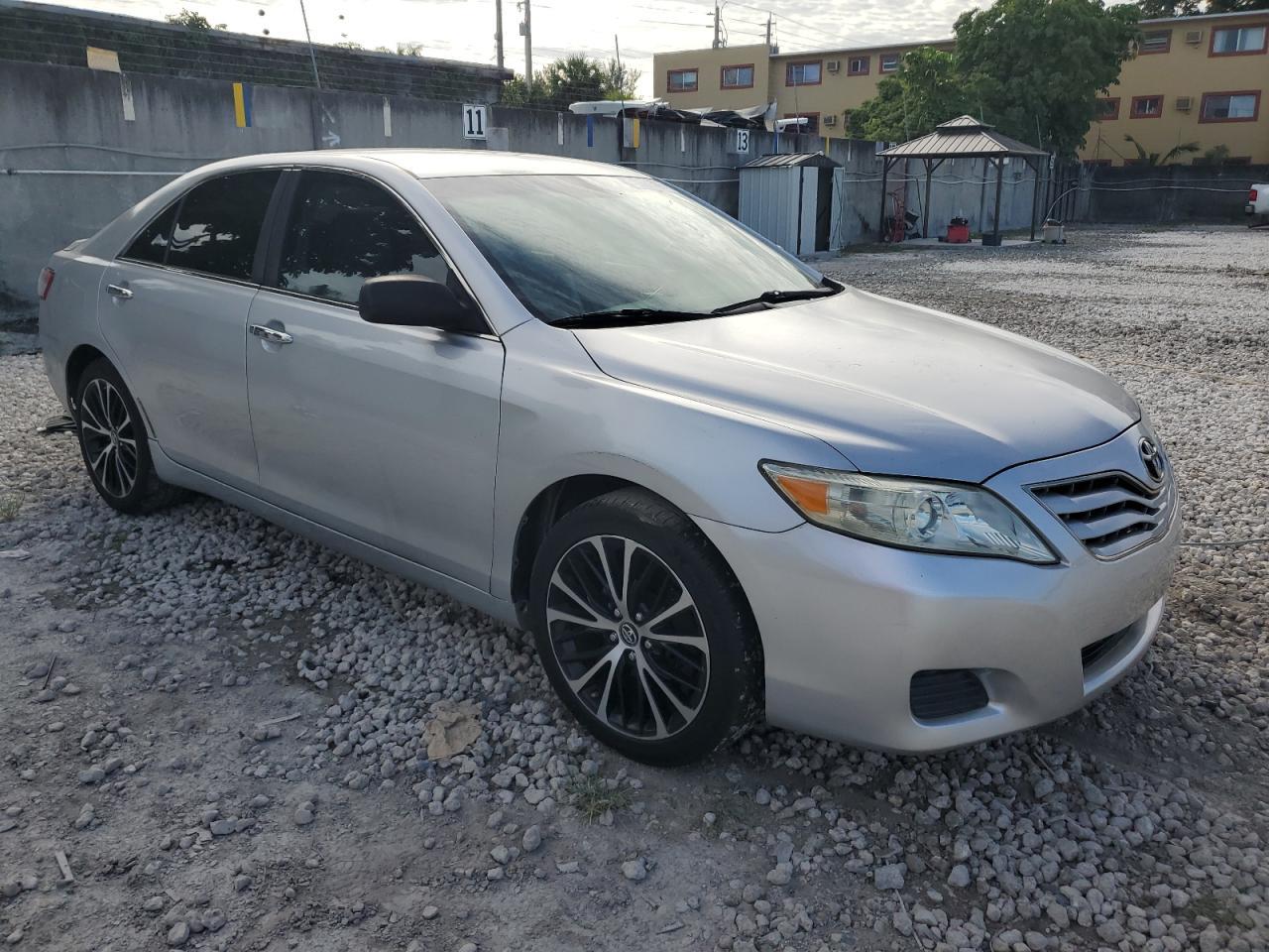2011 Toyota Camry Le - Image 4
