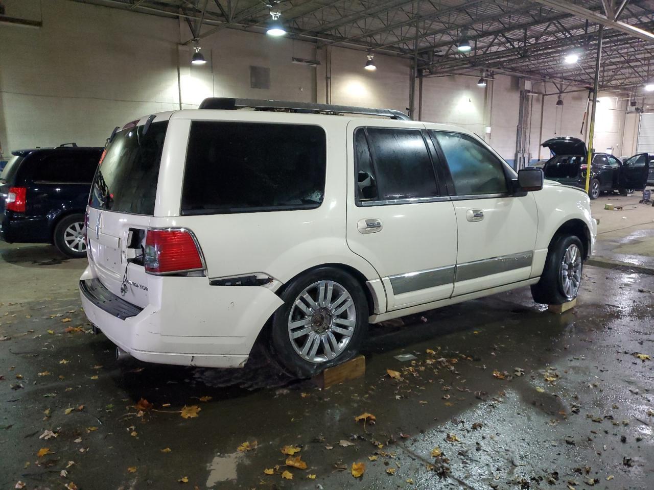 2011 Lincoln Navigator - Фото 3