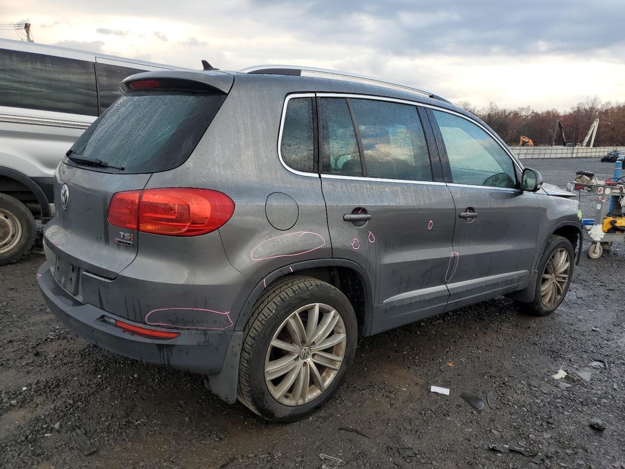 2016 Volkswagen Tiguan S - Image 3