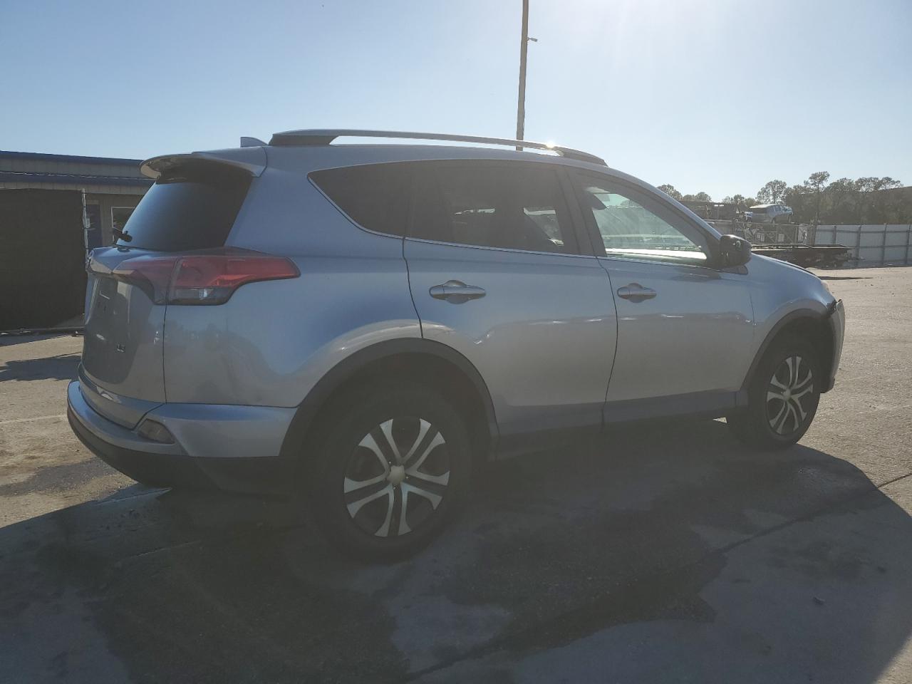 2017 Toyota Rav4 Le - Фото 3