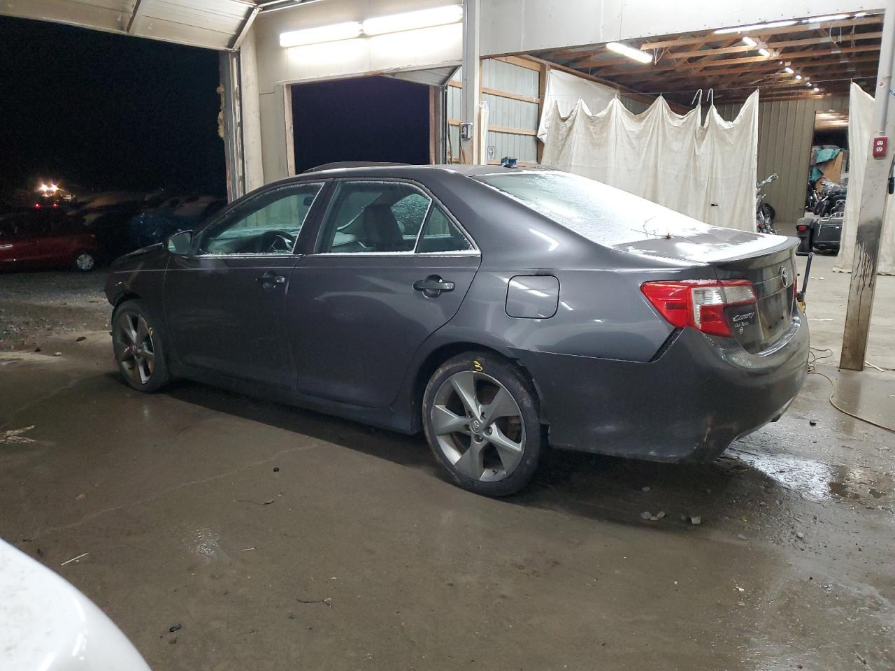 2014 Toyota Camry L - Фото 2