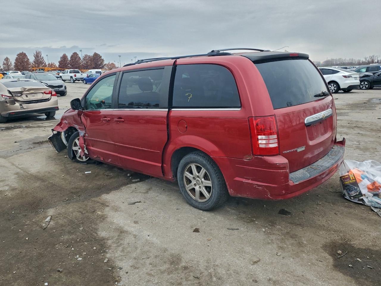 2008 Chrysler Town & Country Touring - Image 2