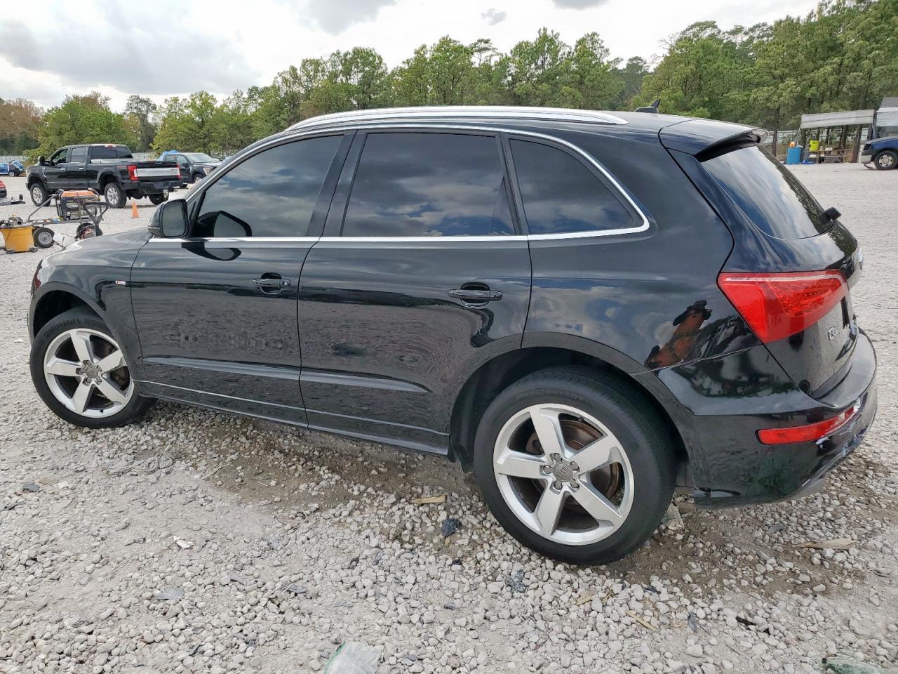 2011 Audi Q5 Premium Plus - Image 2