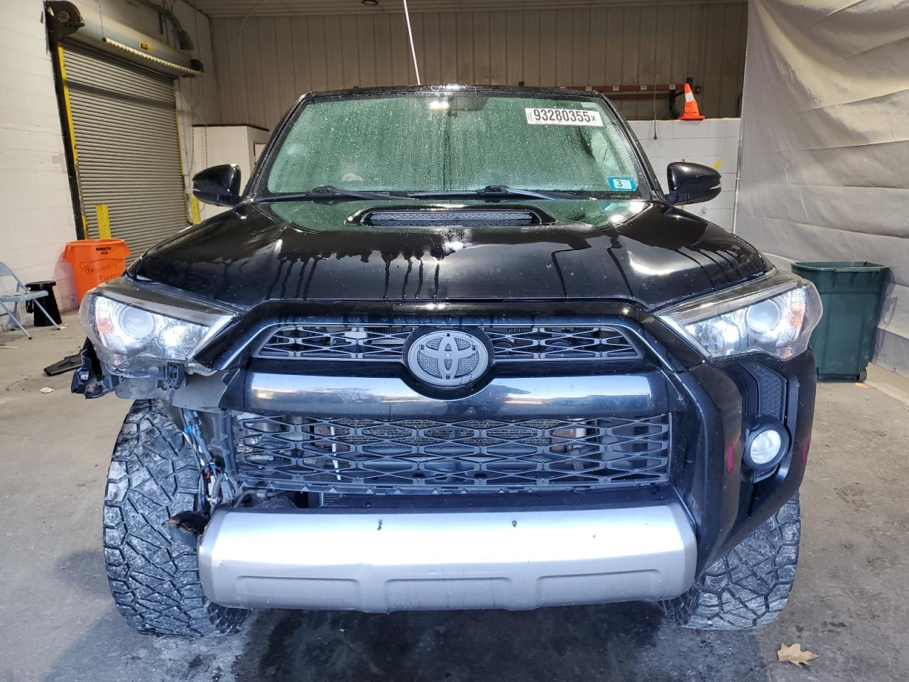 2017 Toyota 4Runner Sr5/Sr5 Premium - Image 5