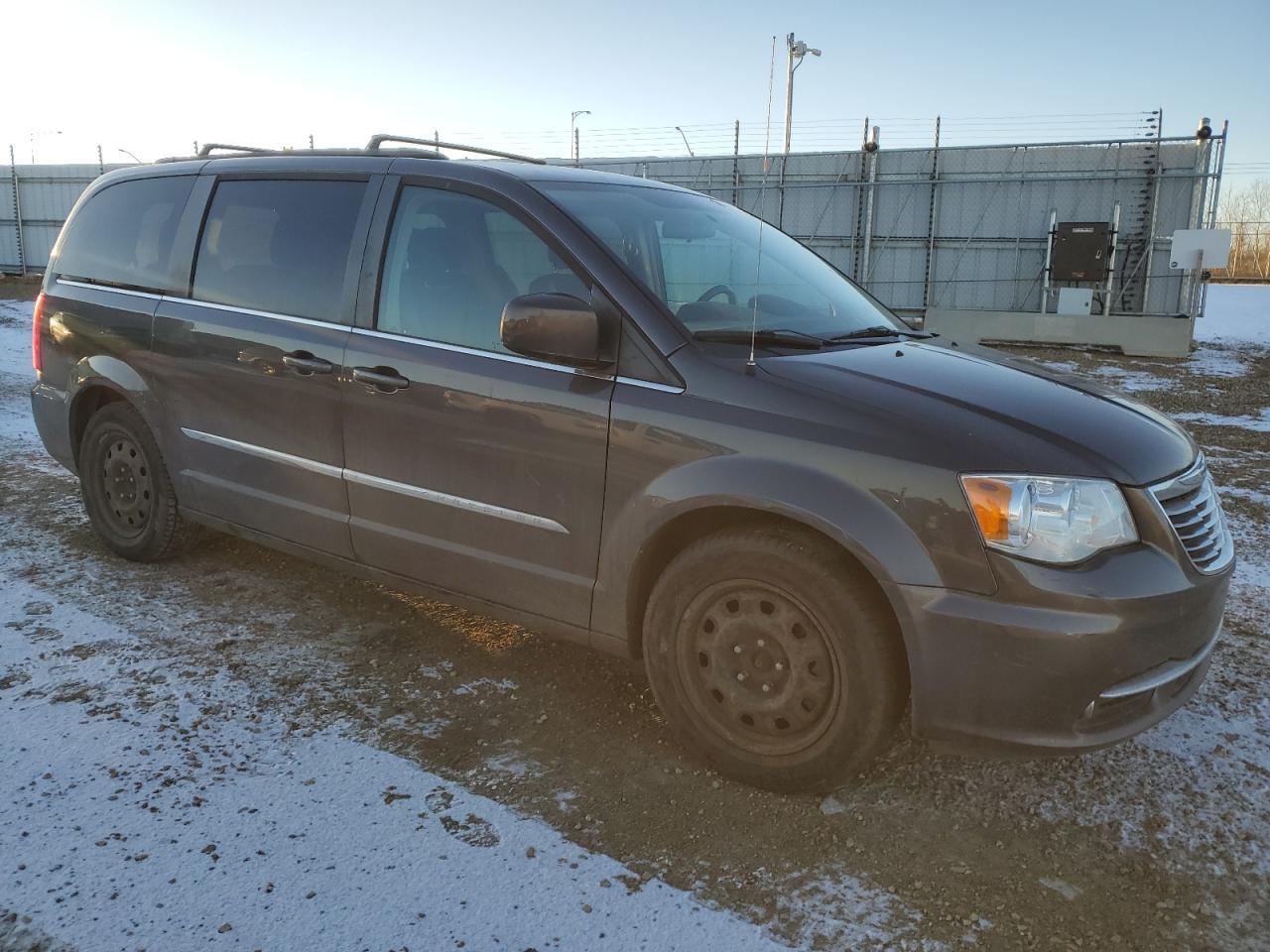 2015 Chrysler Town & Country Touring - Image 4