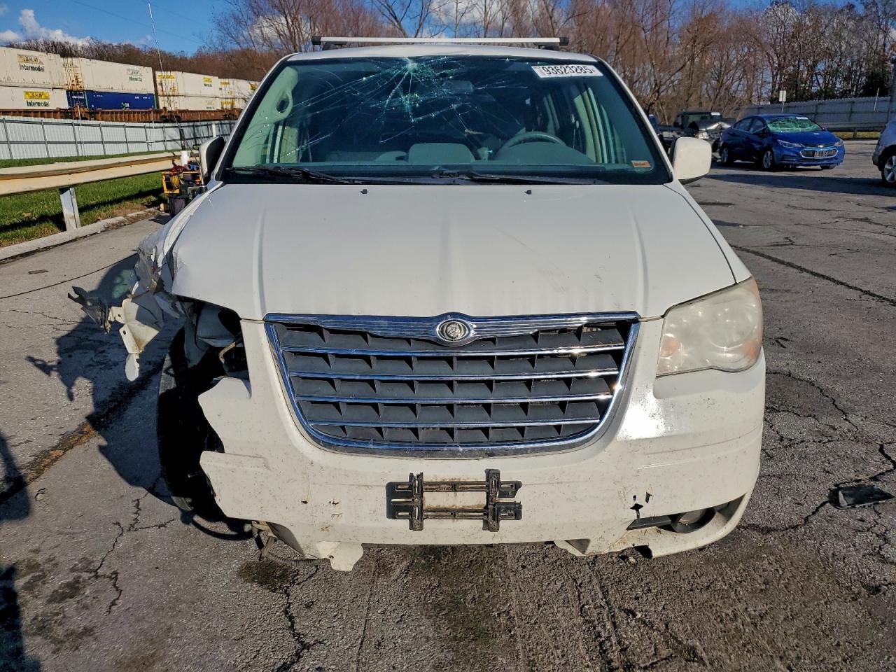 2010 Chrysler Town & Country Touring - Фото 5
