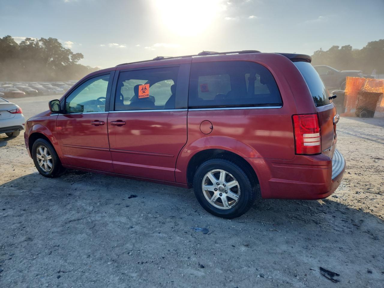 2008 Chrysler Town & Country Touring - Фото 2