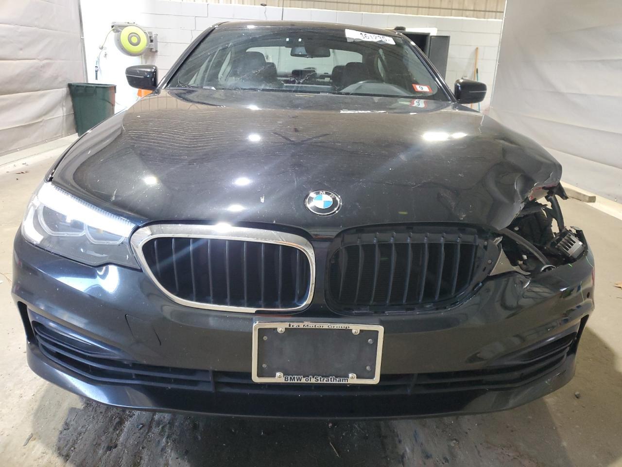 2018 BMW 530 Xi - Image 5