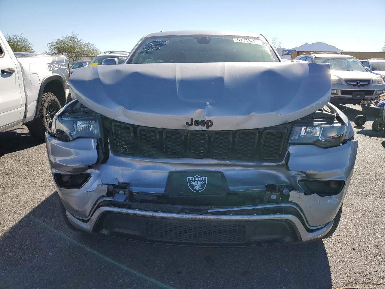 2019 Jeep Grand Cherokee Laredo - Image 5