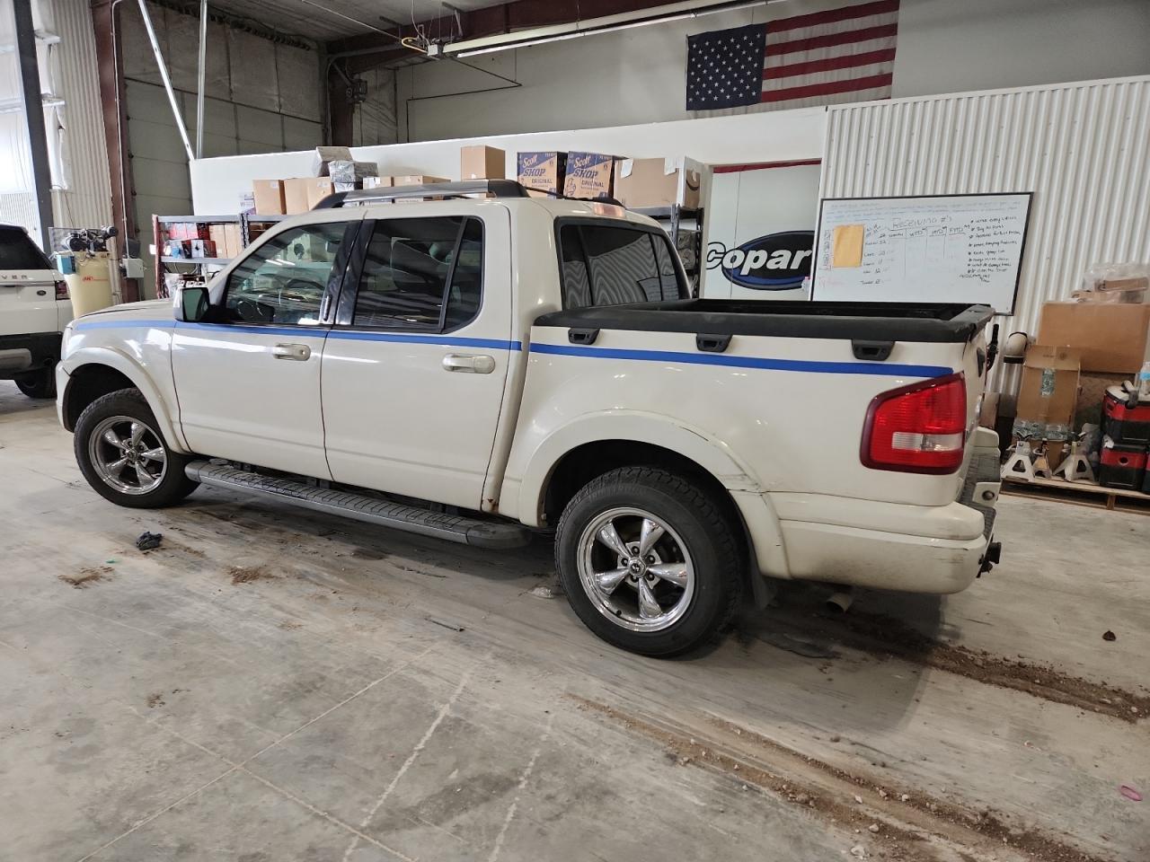 2010 Ford Explorer Sport Trac Limited - Image 2