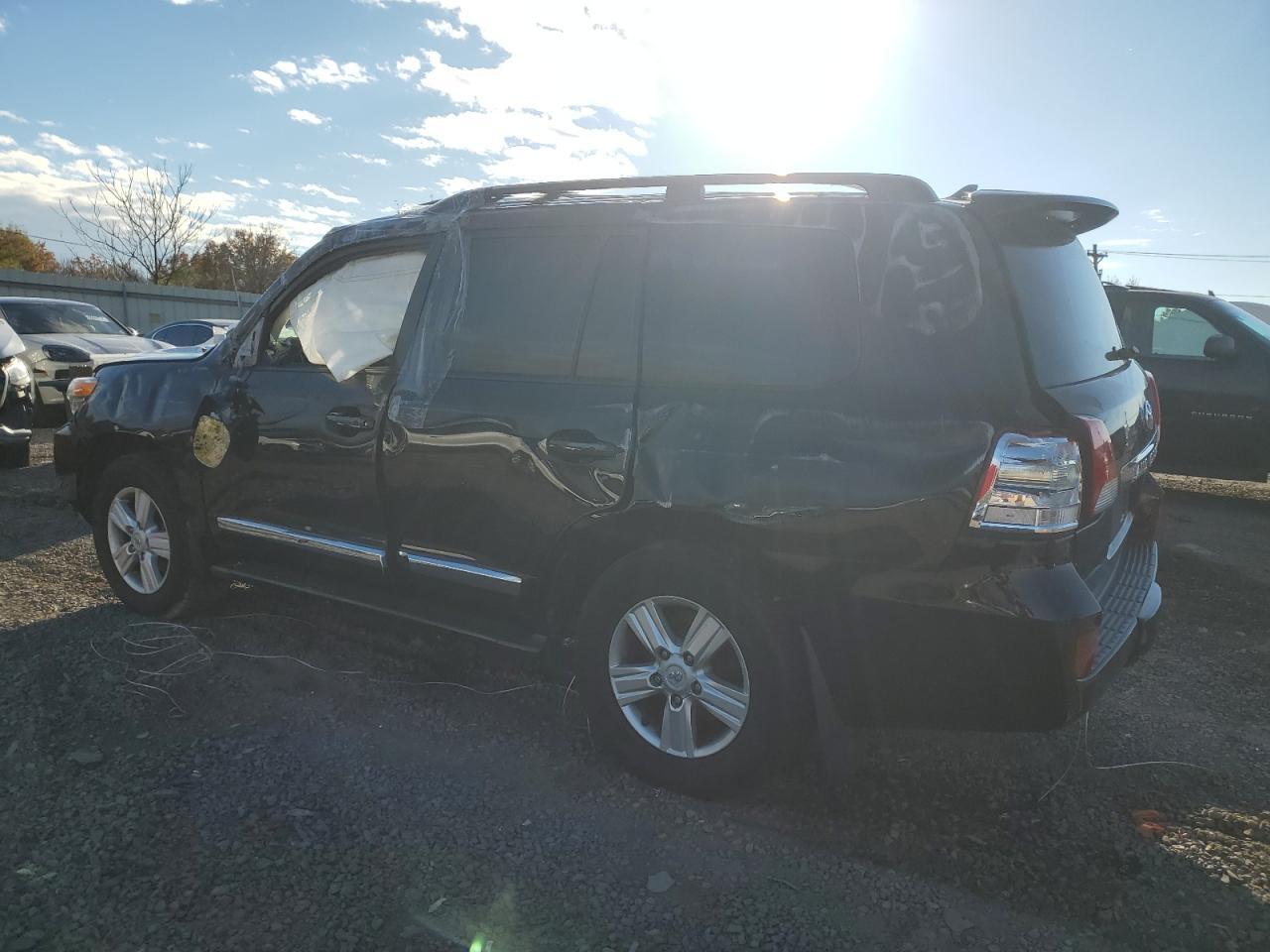 2015 Toyota Land Cruiser - Image 2