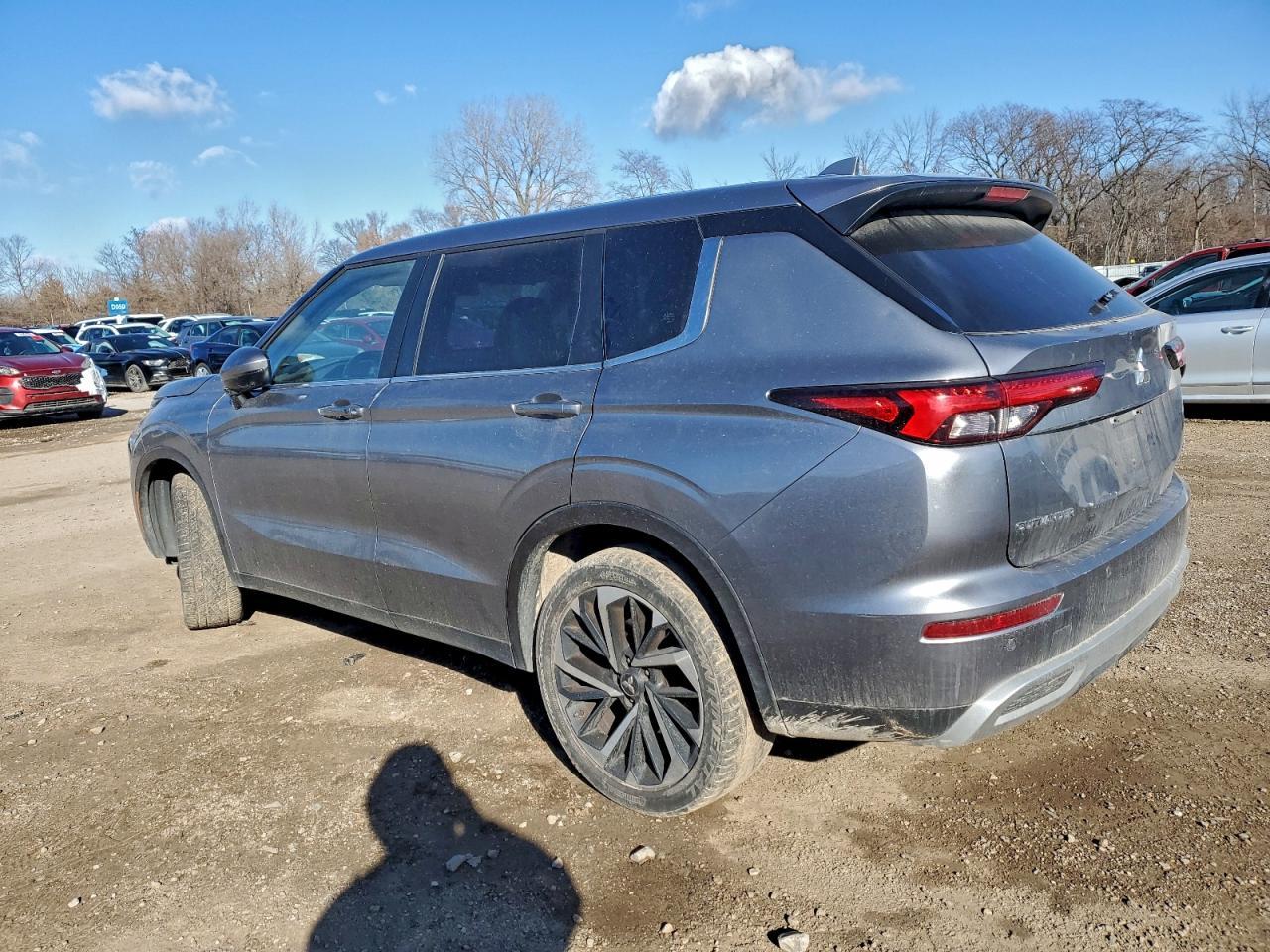 2022 Mitsubishi Outlander Se - Image 2