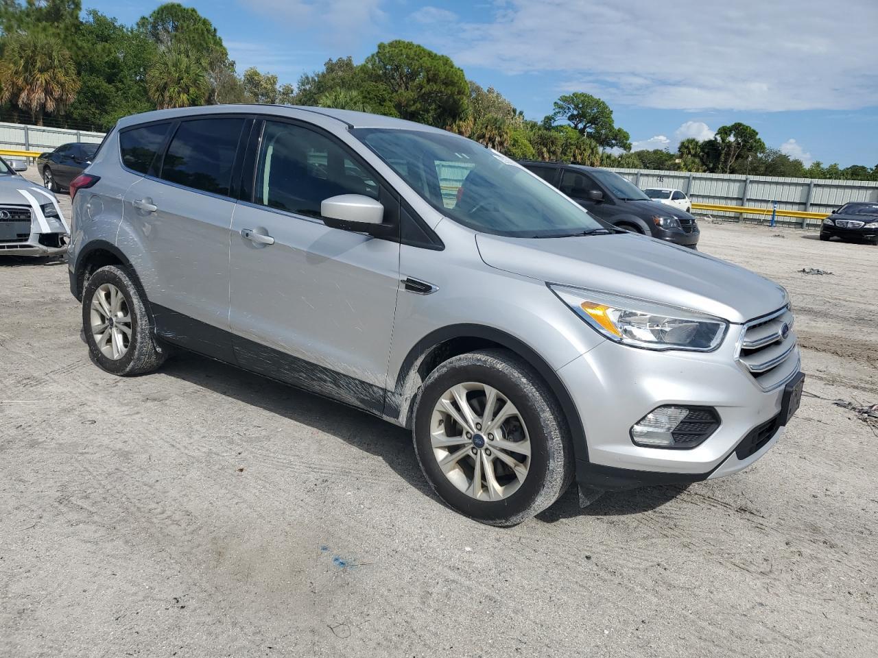 2019 Ford Escape Se - Фото 4