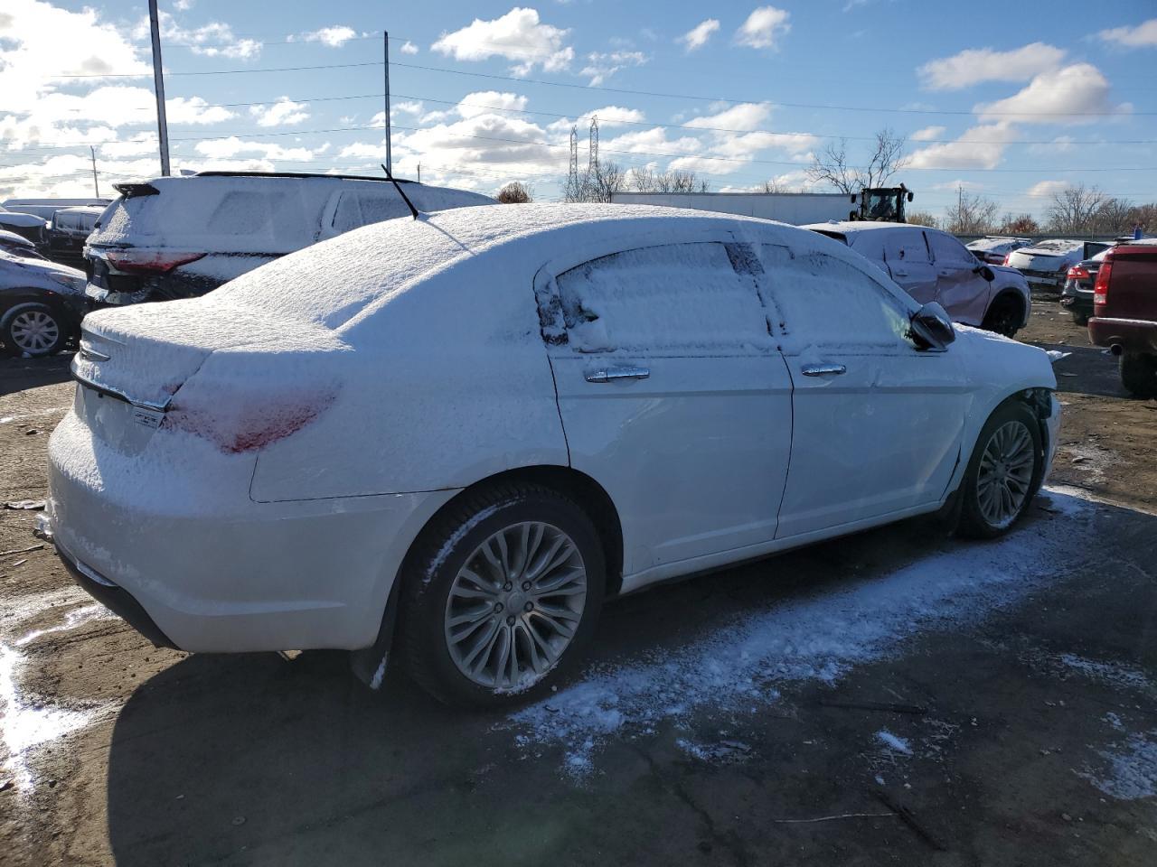 2013 Chrysler 200 Limited - Фото 3