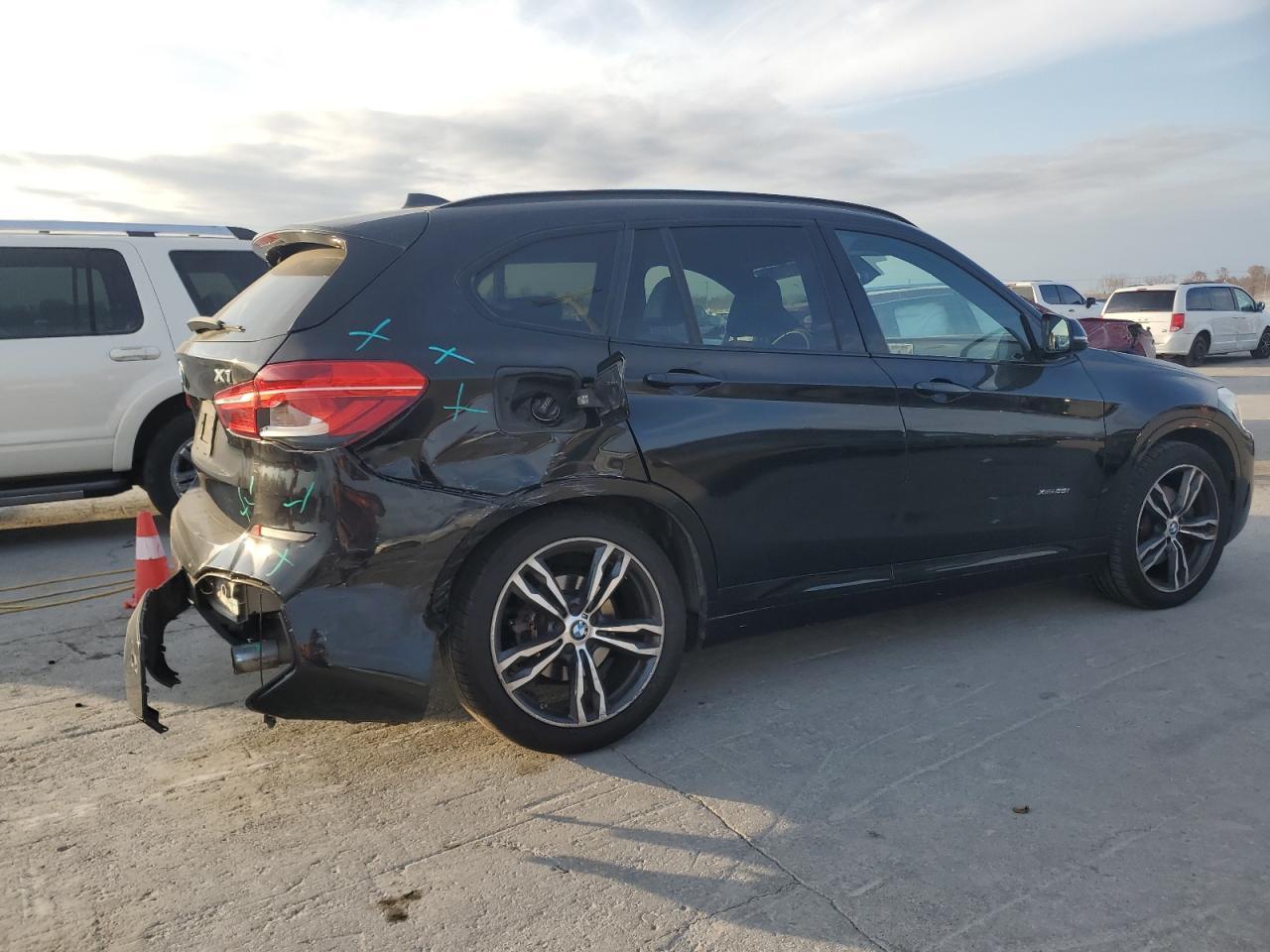 2017 BMW X1 xDrive28I - Фото 3