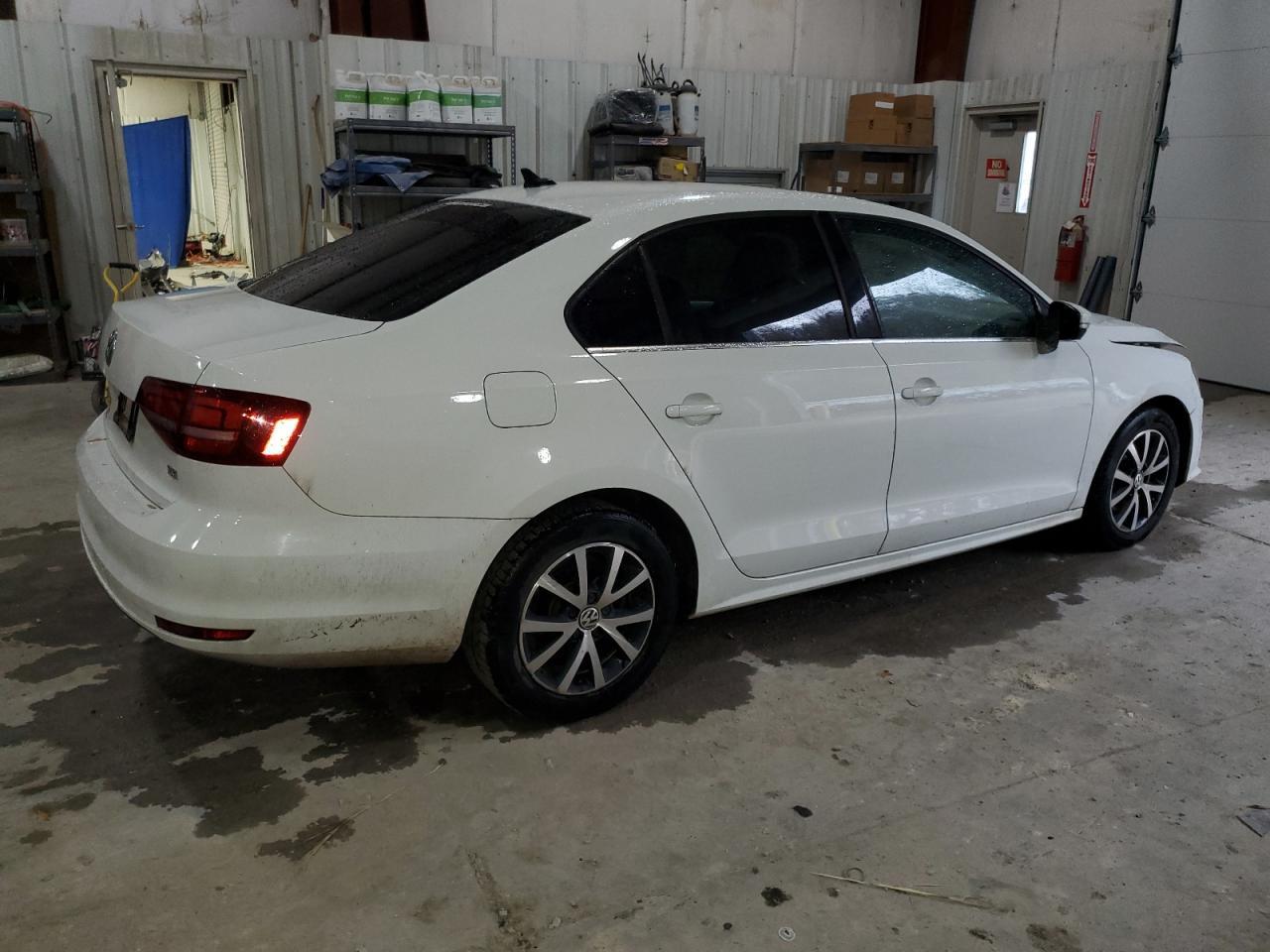 2017 Volkswagen Jetta Se - Image 3