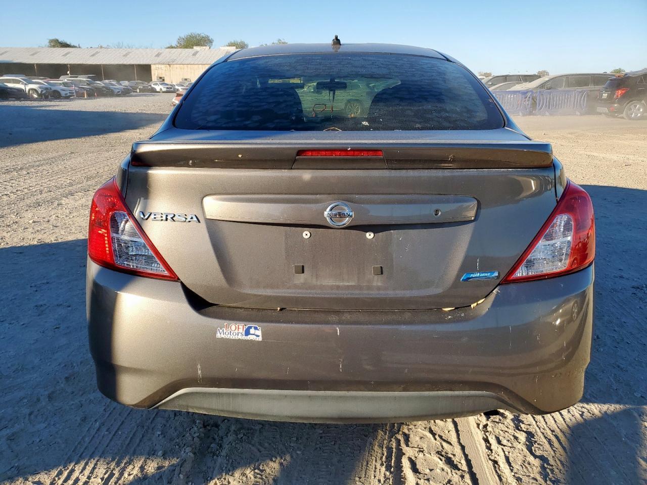 2016 Nissan Versa S - Фото 6