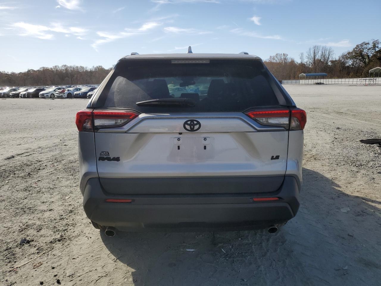 2020 Toyota Rav4 Le - Фото 6