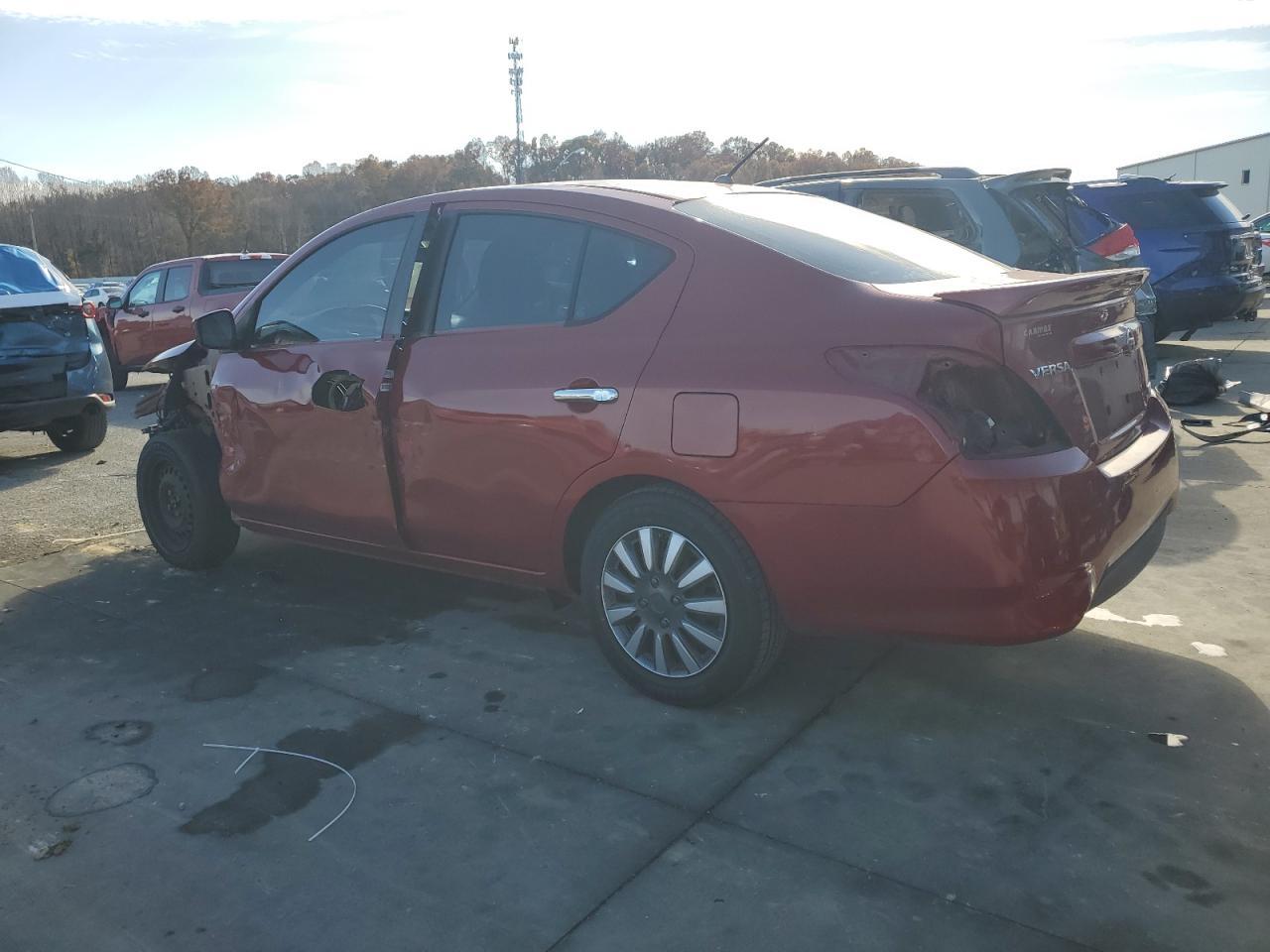 2015 Nissan Versa S - Фото 2
