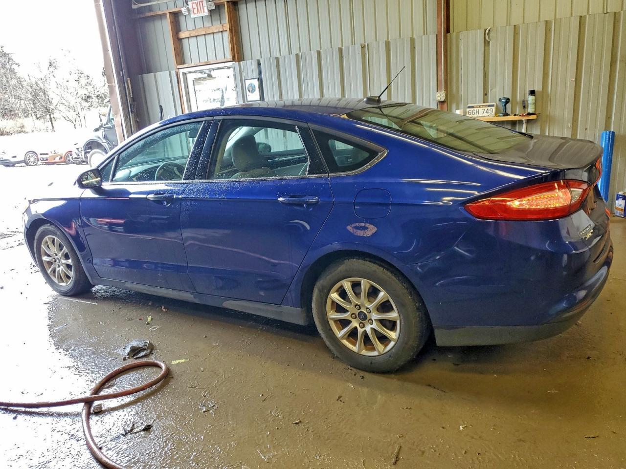 2015 Ford Fusion S - Фото 2