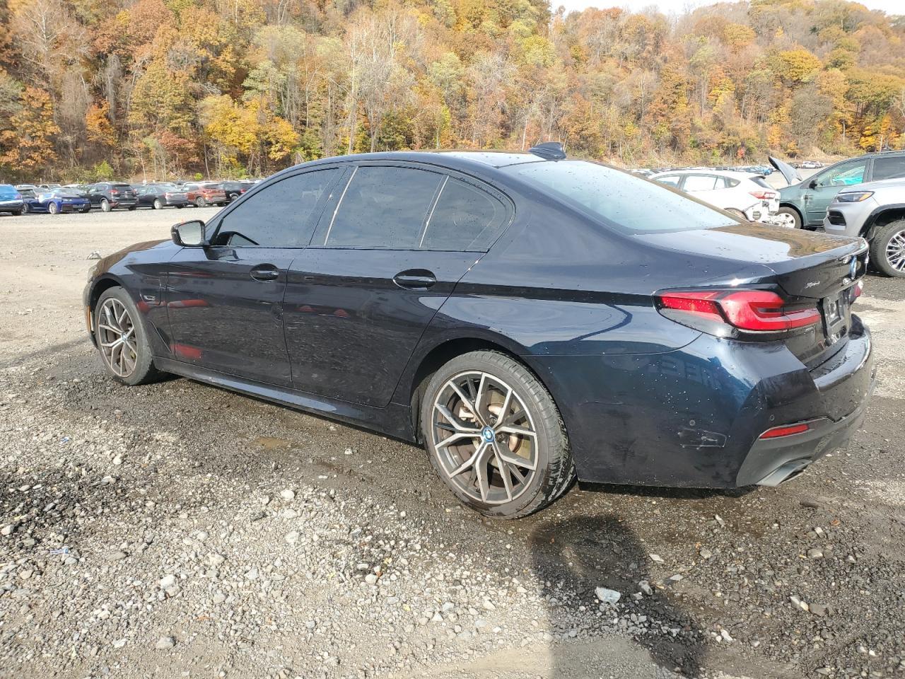 2022 BMW 530Xe - Image 2