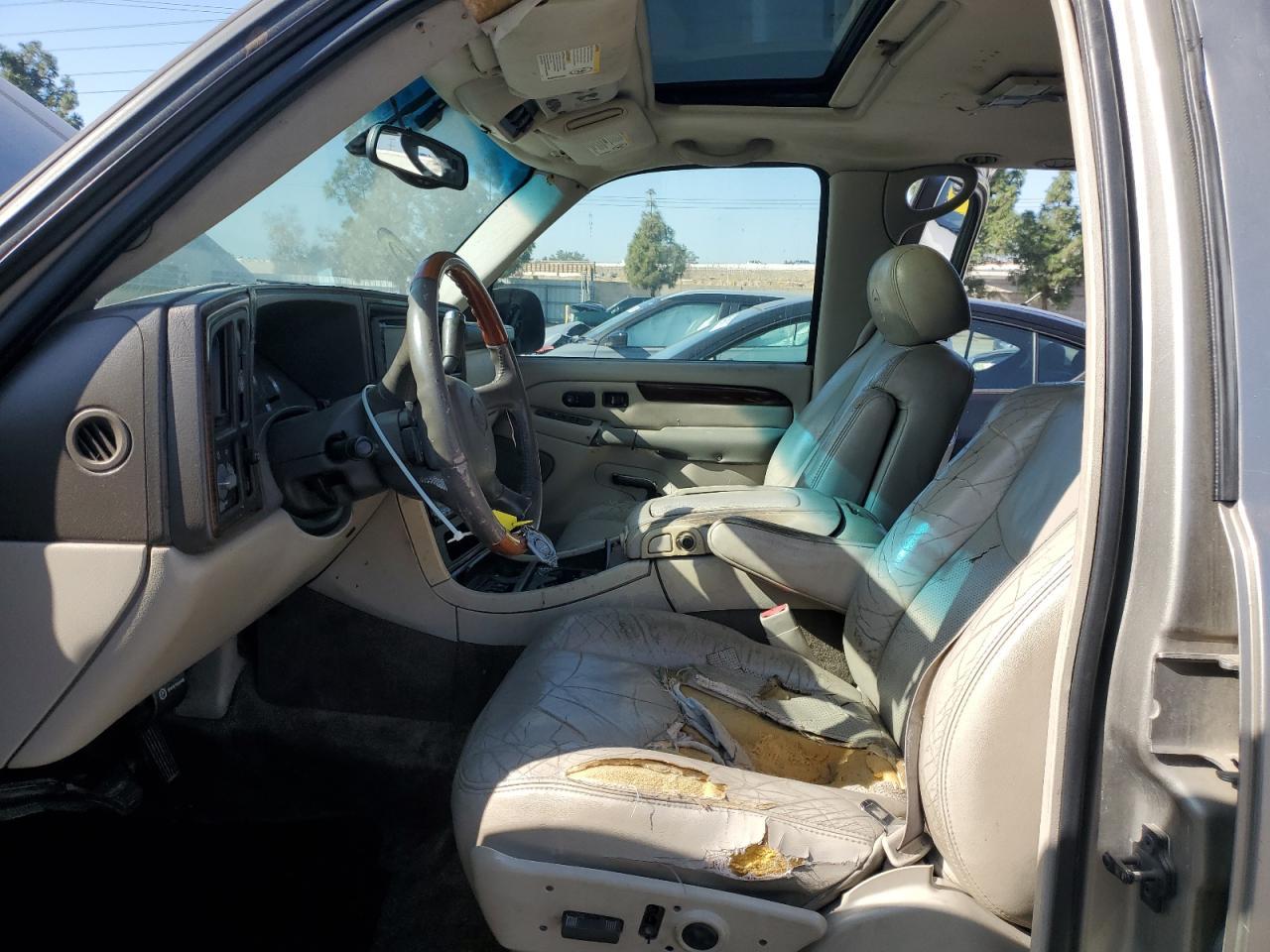 2002 Cadillac Escalade Luxury - Image 7