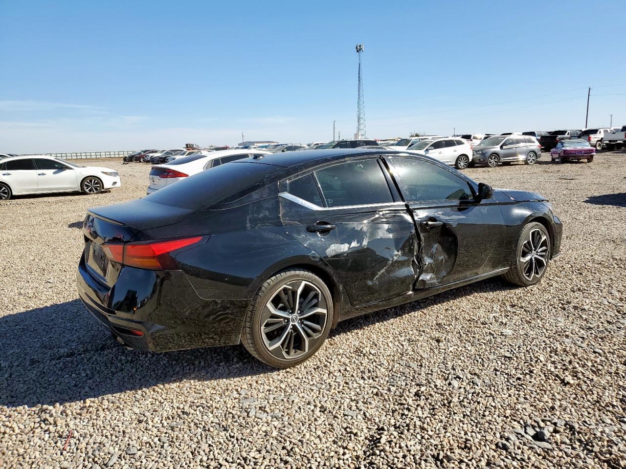 2023 Nissan Altima Sr - Image 3