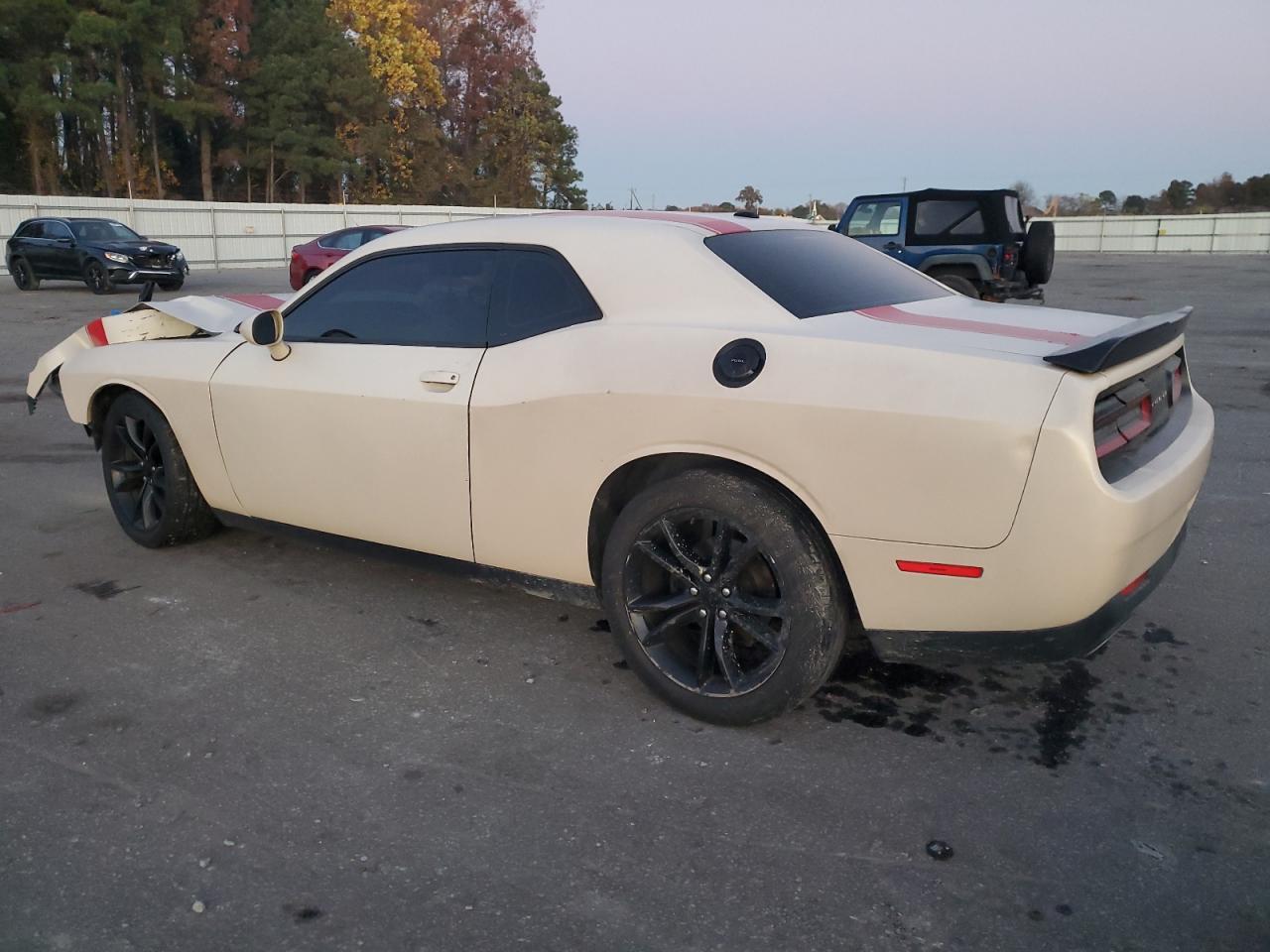 2016 Dodge Challenger Sxt - Image 2