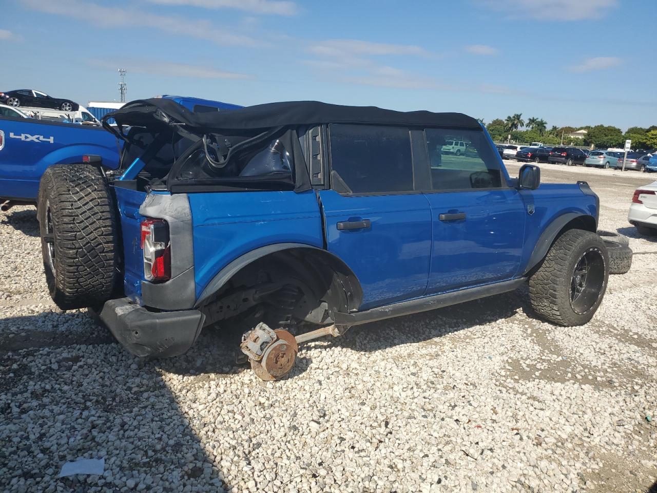 2022 Ford Bronco Base - Фото 3