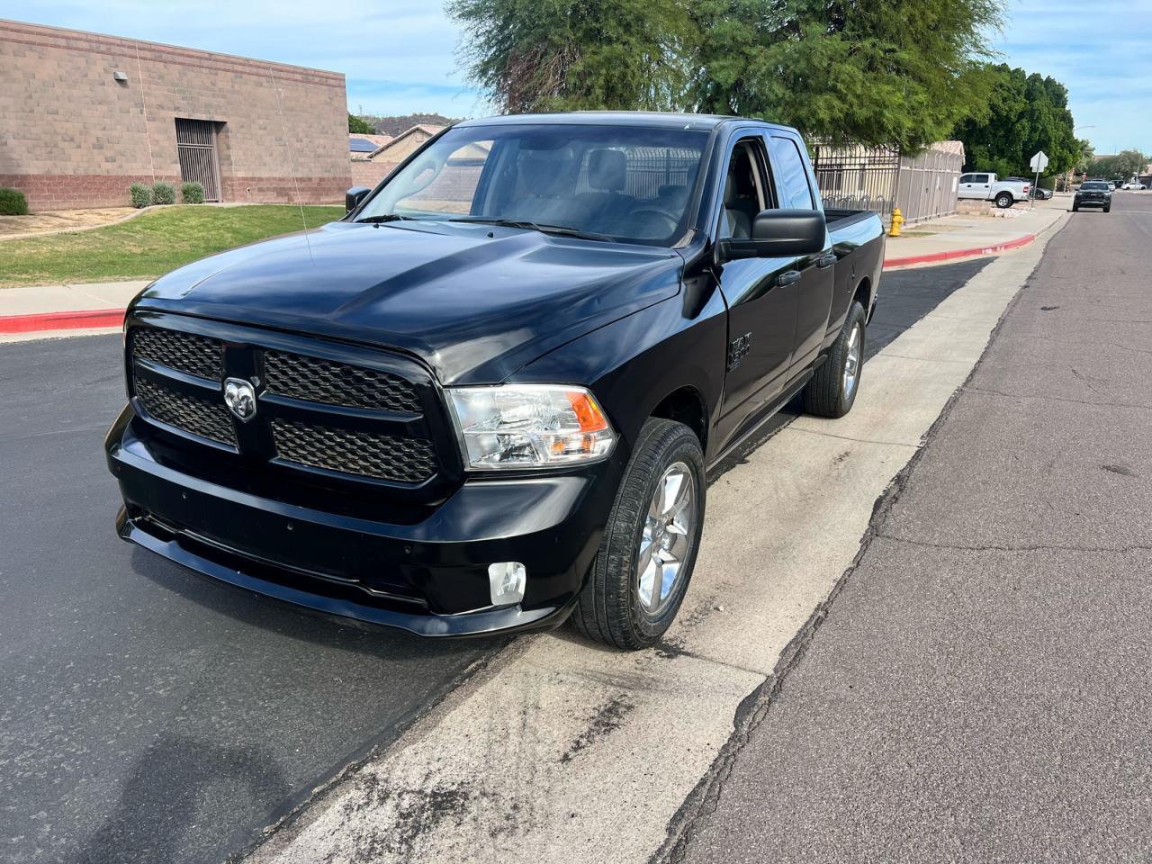2019 Ram 1500 Classic Tradesman - Фото 2