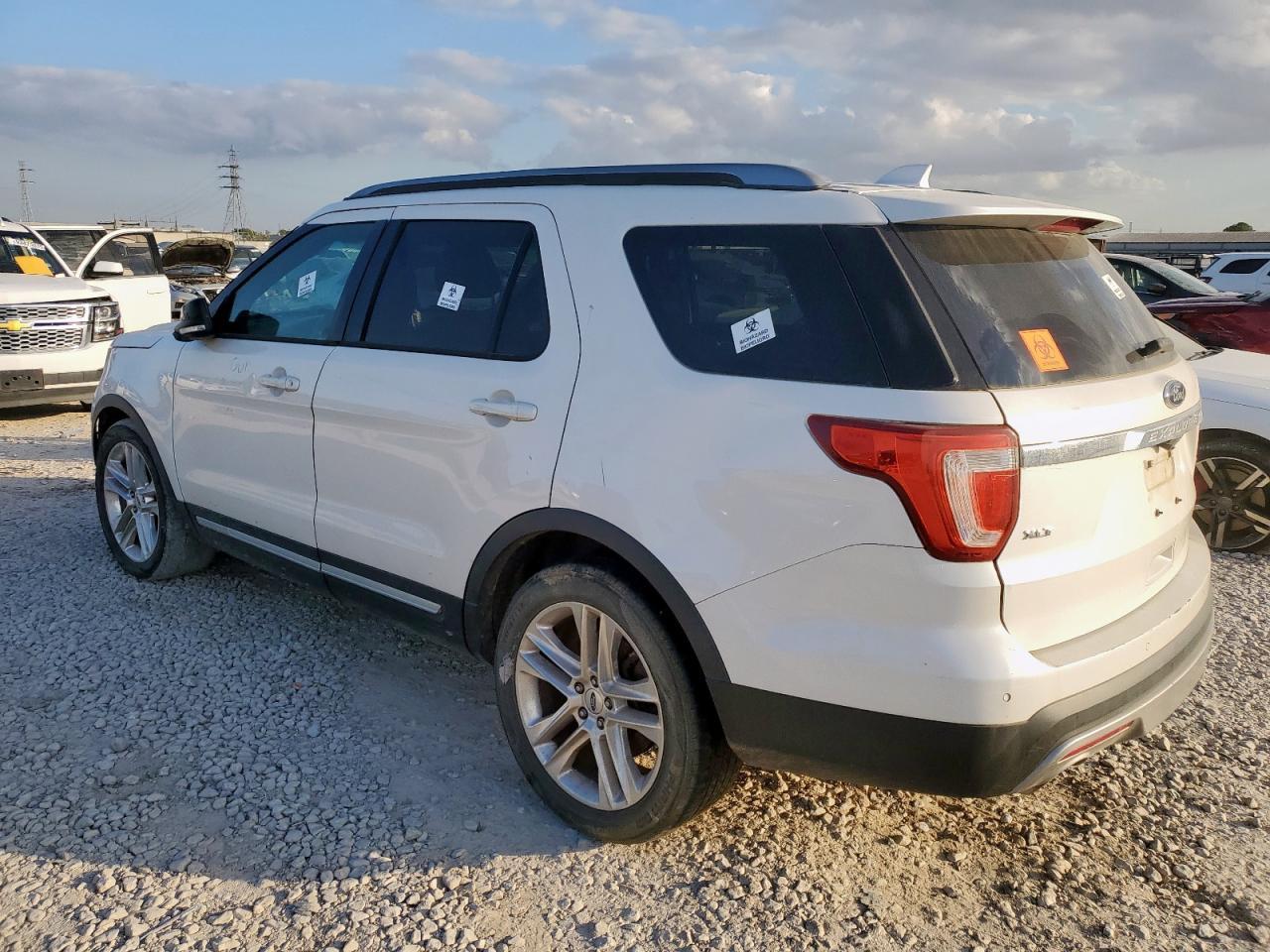 2016 Ford Explorer Xlt - Фото 2