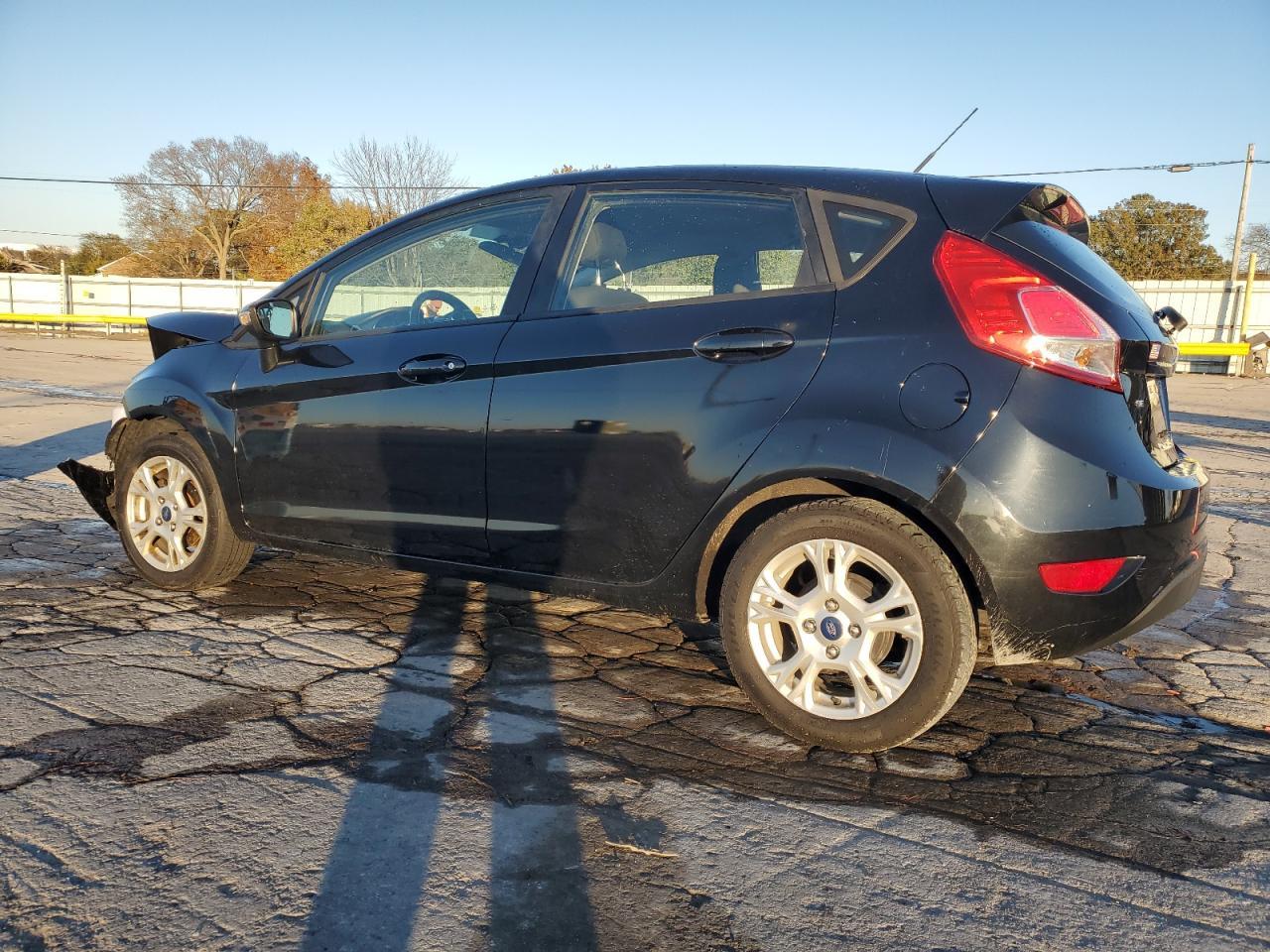 2016 Ford Fiesta Se - Фото 2