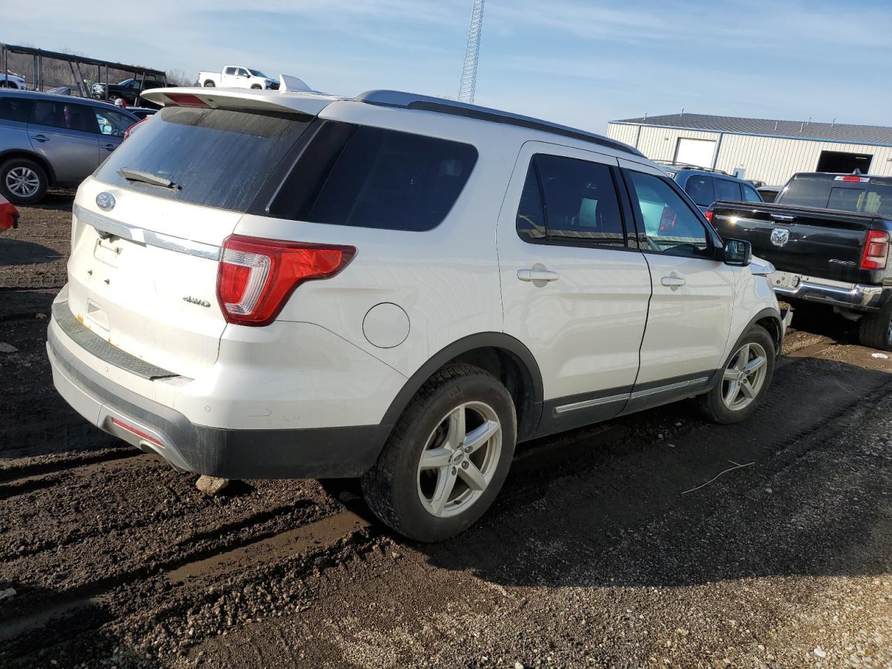 2016 Ford Explorer Xlt - Фото 3